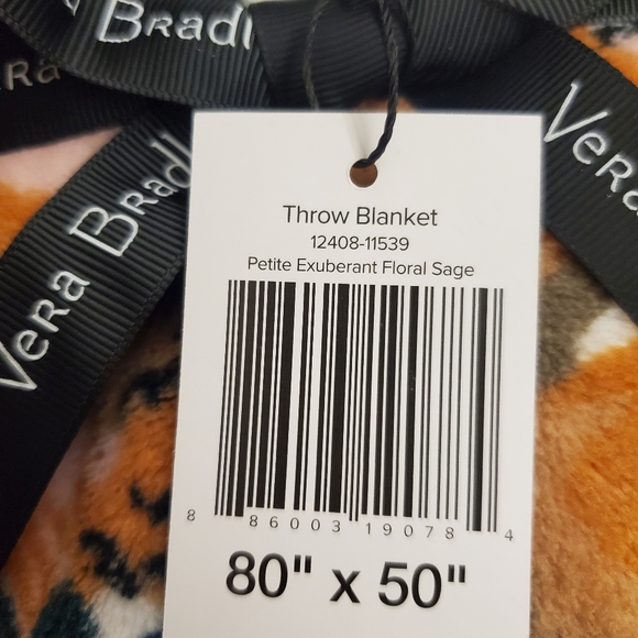 HTF Gorgeous Vera Bradley Floral Detail Throw-NWT - Picture 2 of 3